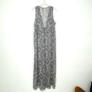 Xhilaration Black and White Sleeveless Top